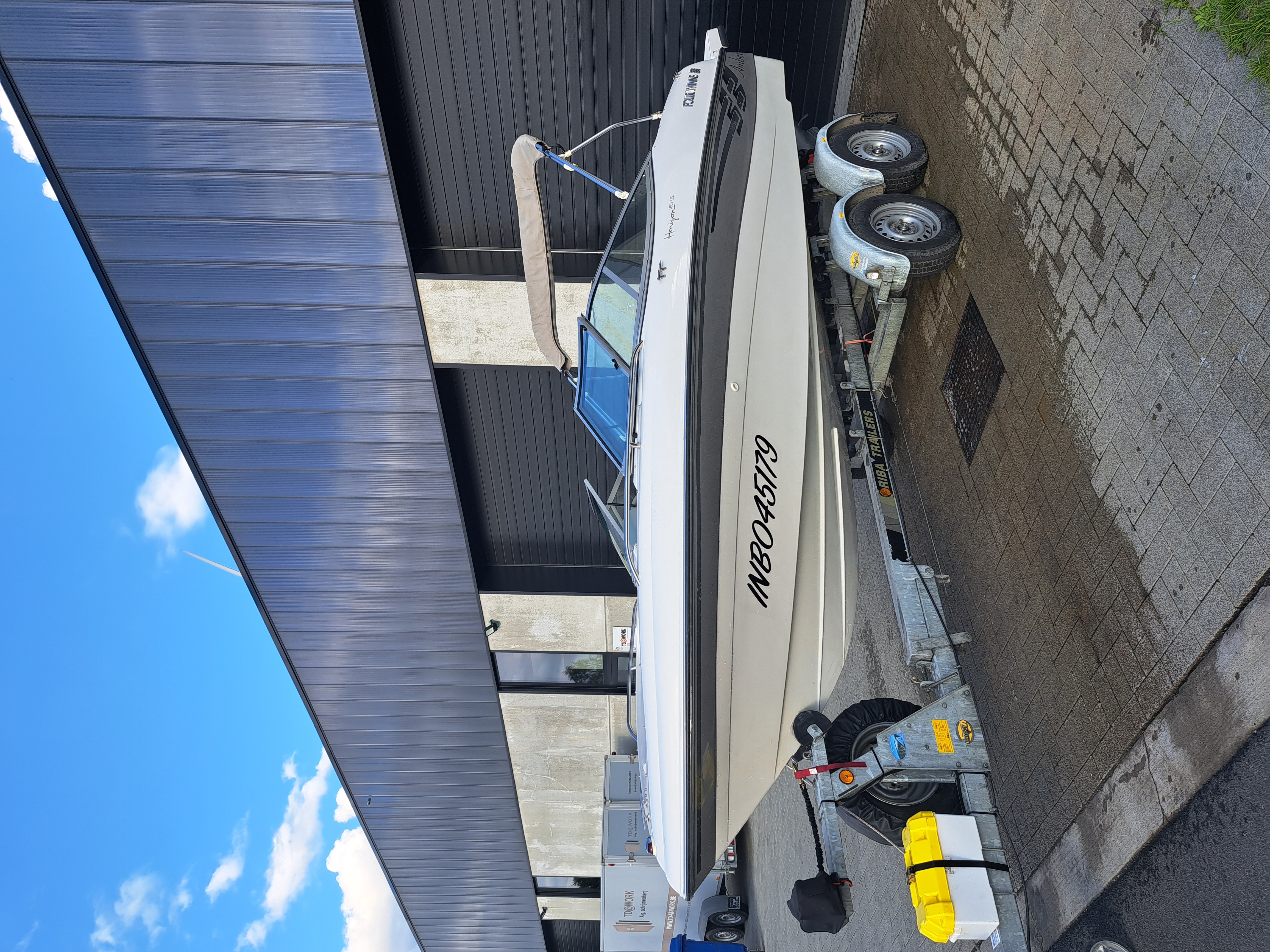 Hierbij verkopen wij in opdracht van klant volgende boot: ( geen inruil) Leuke bowrider speedboot in top conditie!