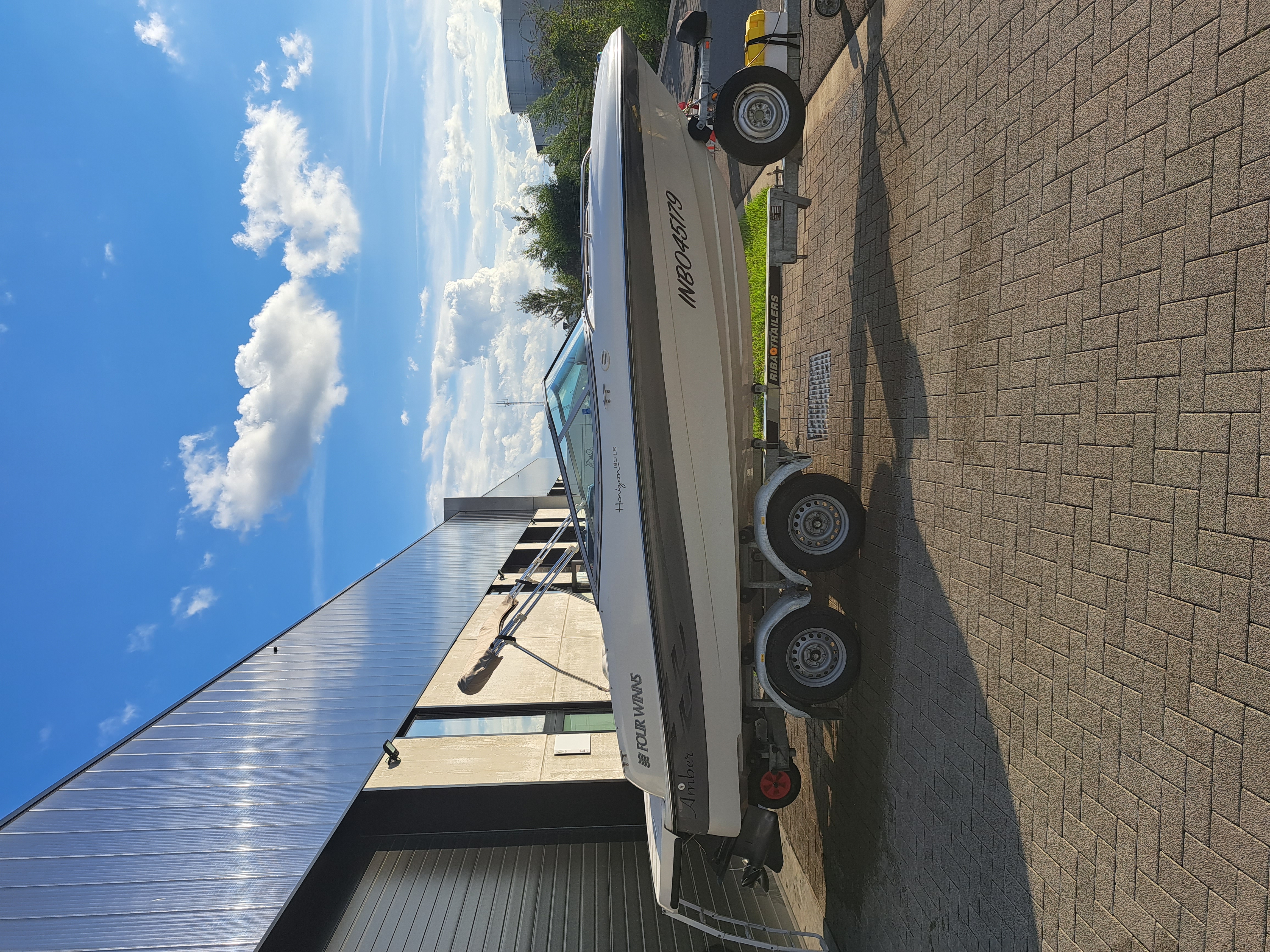 Hierbij verkopen wij in opdracht van klant volgende boot: ( geen inruil) Leuke bowrider speedboot in top conditie!